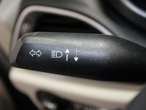 Used 2024 Chrysler Pacifica Touring-L image 45