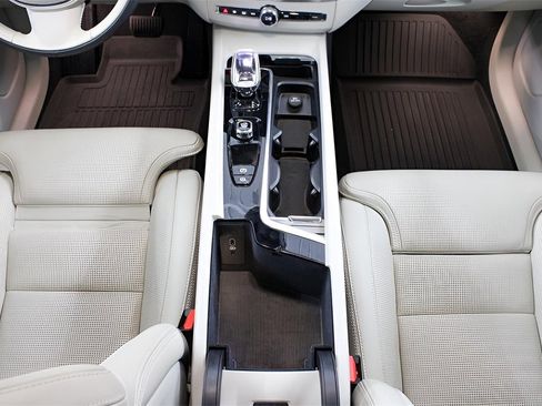 Certified 2023 Volvo XC60 T8 Ultimate image 25