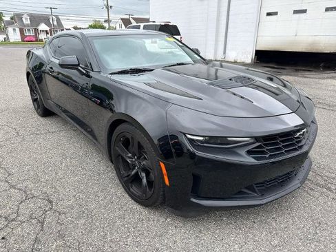 Used 2021 Chevrolet Camaro LT w/ Technology Package RWD image 4