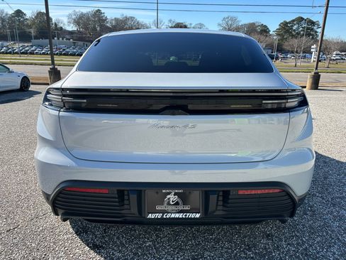 Used 2025 Porsche Macan 4S Electric image 8