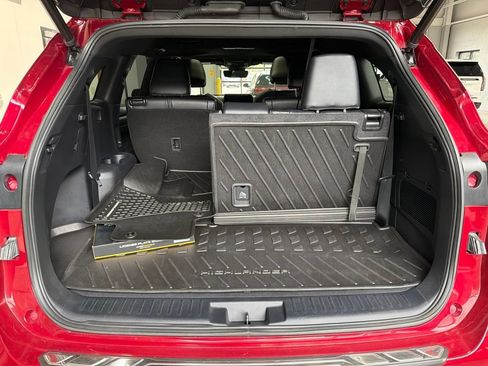 Used 2023 Toyota Highlander XSE AWD/4WD image 9