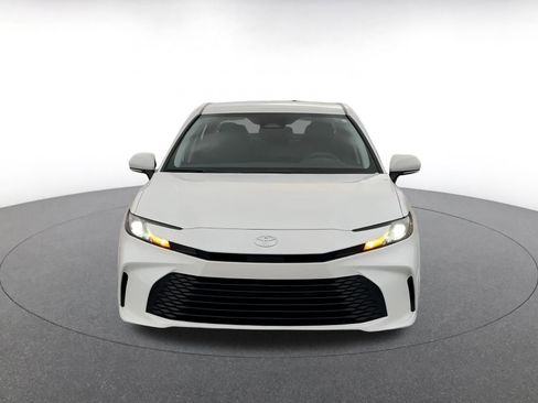 Used 2025 Toyota Camry LE image 4