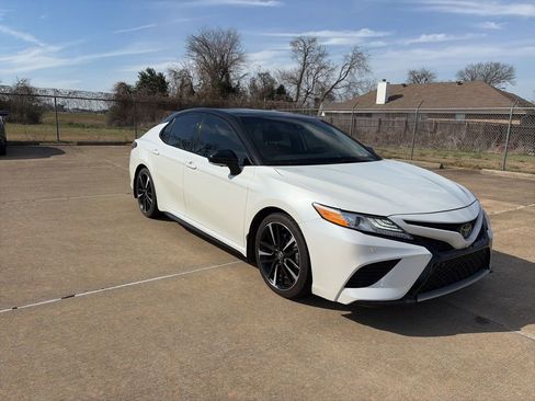 Used 2020 Toyota Camry XSE image 6