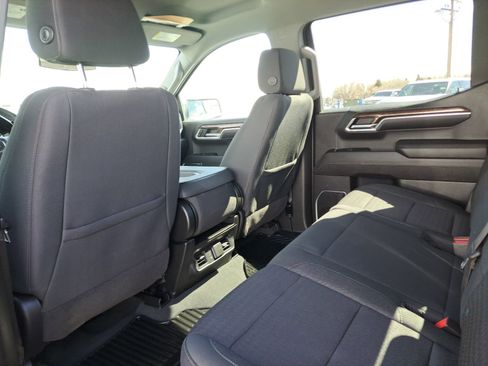 Used 2023 GMC Sierra 1500 SLE image 28