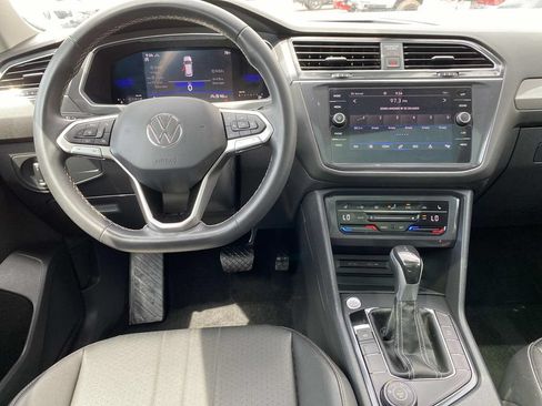 Used 2023 Volkswagen Tiguan SE AWD/4WD image 12