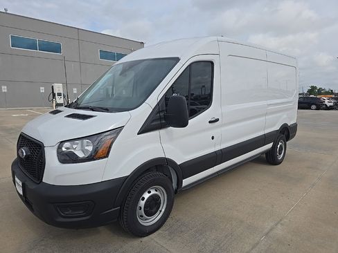 New 2025 Ford Transit 250 148 Medium Roof image 34
