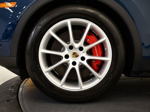 Used 2024 Porsche Cayenne S image 16