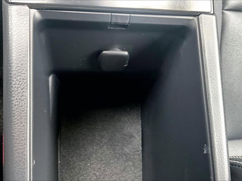 Used 2025 Toyota Camry SE image 31