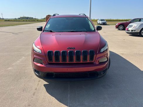 Used 2016 Jeep Cherokee Sport image 2