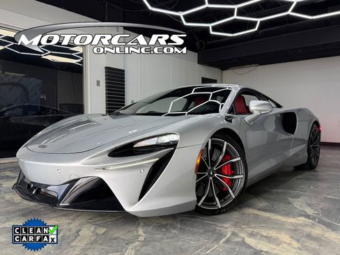 Used 2023 McLaren Artura RWD image 1