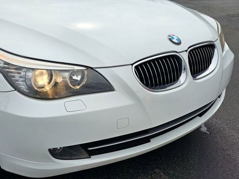 Used 2010 BMW 528i xDrive Sedan image 3
