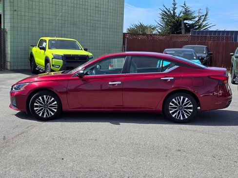 Used 2025 Nissan Altima 2.5 SV image 19