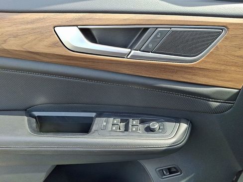 Used 2025 Volkswagen Atlas SE image 13