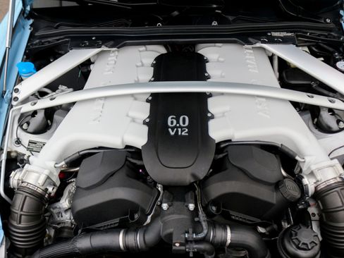 Used 2017 Aston Martin V12 Vantage S image 43