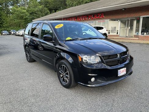 Used 2017 Dodge Grand Caravan GT FWD image 3