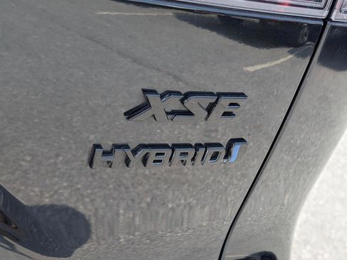 Used 2024 Toyota Corolla Cross XSE w/ Convenience Package image 11