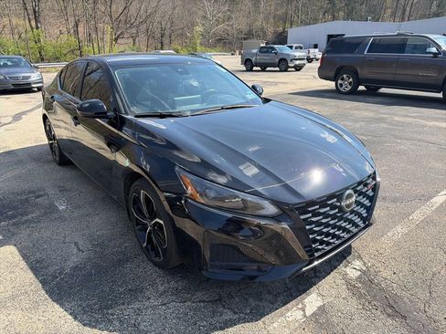 Used 2023 Nissan Altima 2.5 SR w/ SR Premium Package image 8