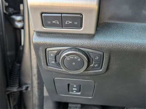 Used 2015 Ford F150 Platinum w/ Equipment Group 701A Luxury image 34