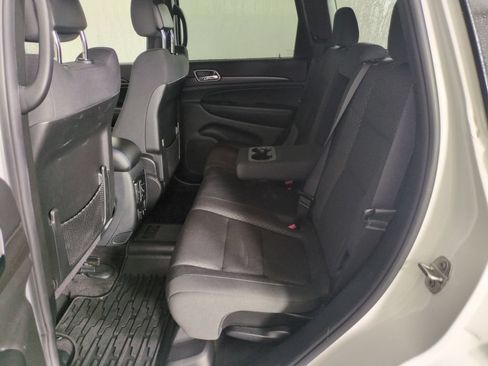 Used 2018 Jeep Grand Cherokee Laredo AWD/4WD image 24