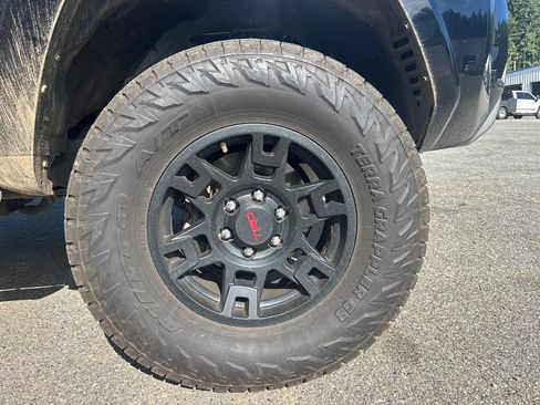 Used 2018 Toyota 4Runner TRD Off-Road AWD/4WD image 10