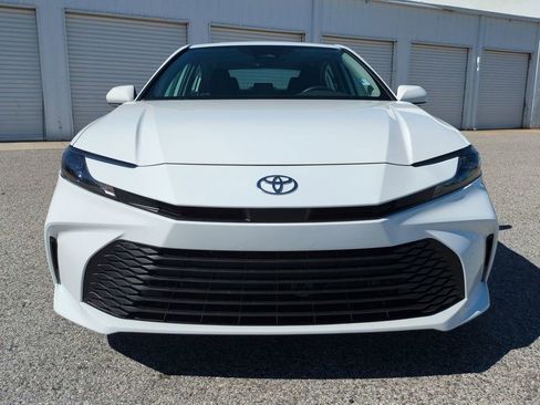 Used 2025 Toyota Camry LE image 9