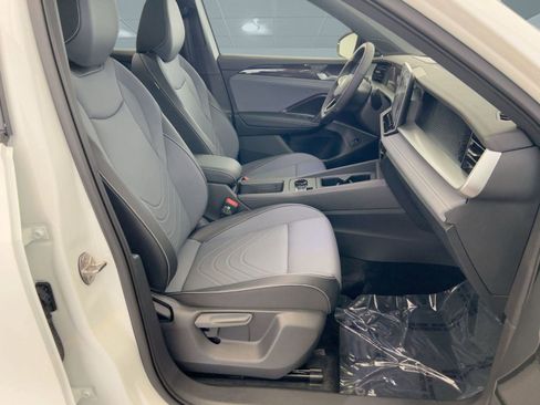 New 2026 Volkswagen Tiguan SE R-Line image 30