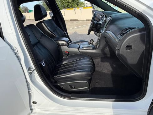 Used 2013 Chrysler 300 S RWD image 32