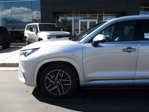 New 2026 Lexus TX 350 AWD image 2