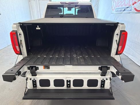 Used 2024 GMC Sierra 1500 AT4 w/ Technology Package AWD/4WD image 9