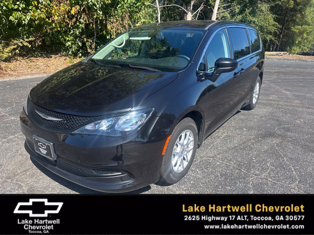 Used 2022 Chrysler Voyager LX FWD image 1