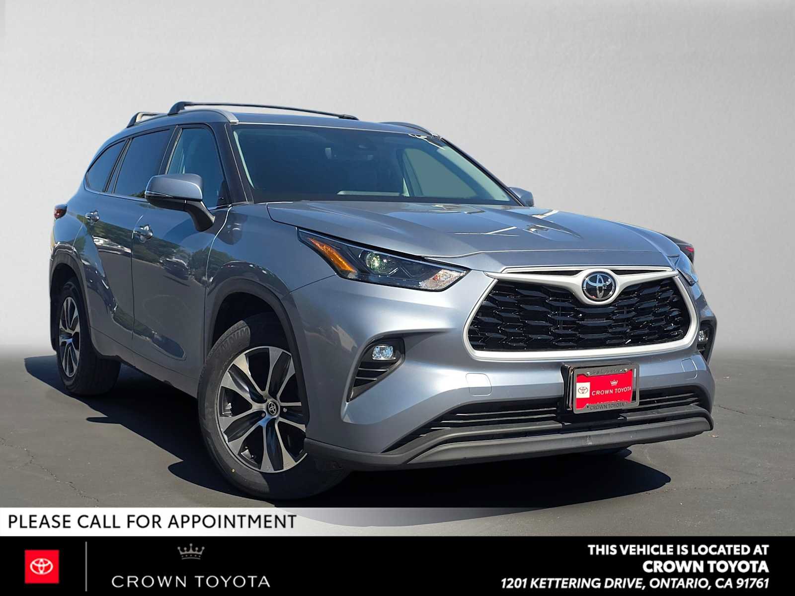 Used 2024 Toyota Highlander XLE FWD image 1