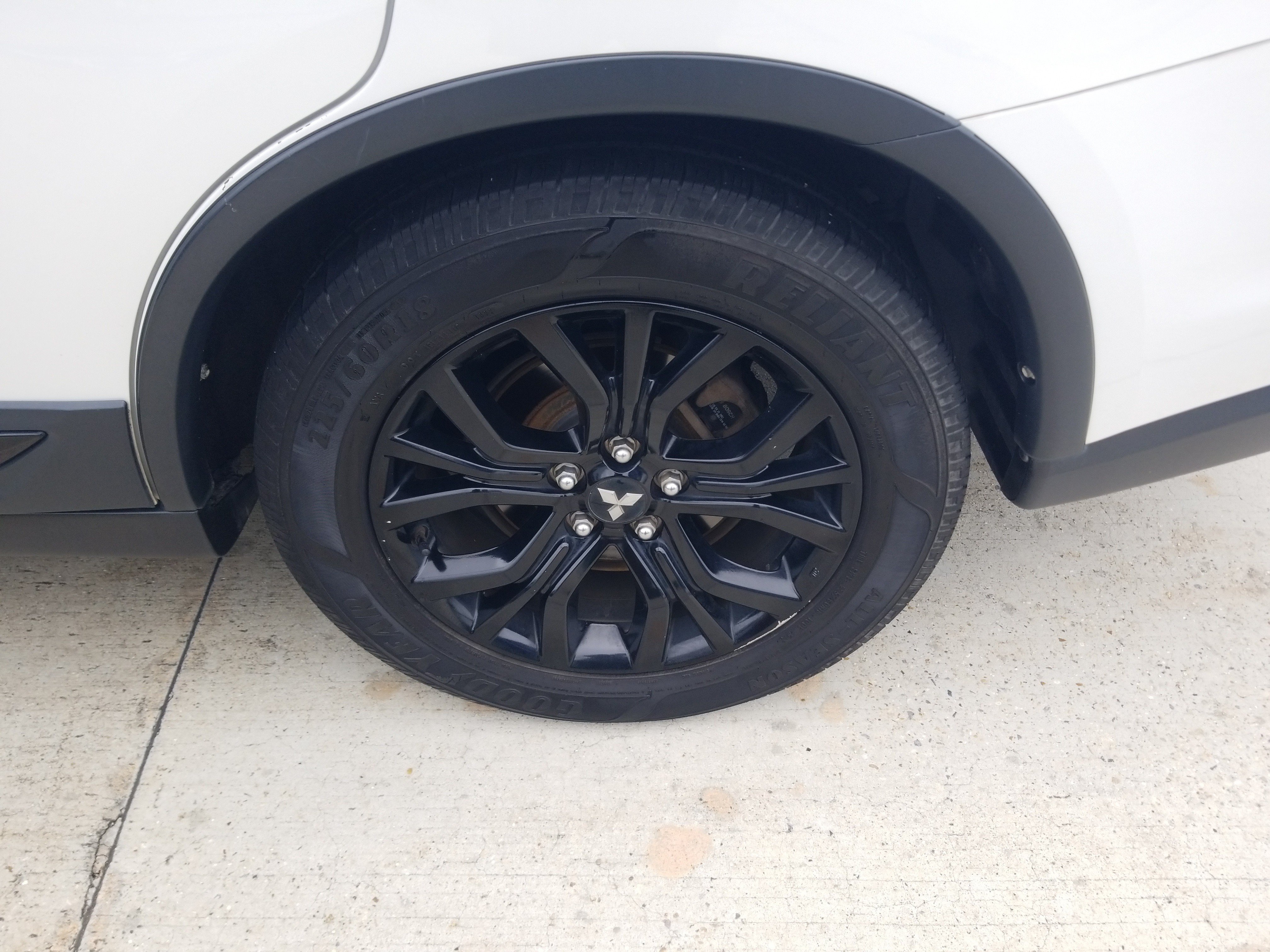 Used 2018 Mitsubishi Outlander LE FWD image 25