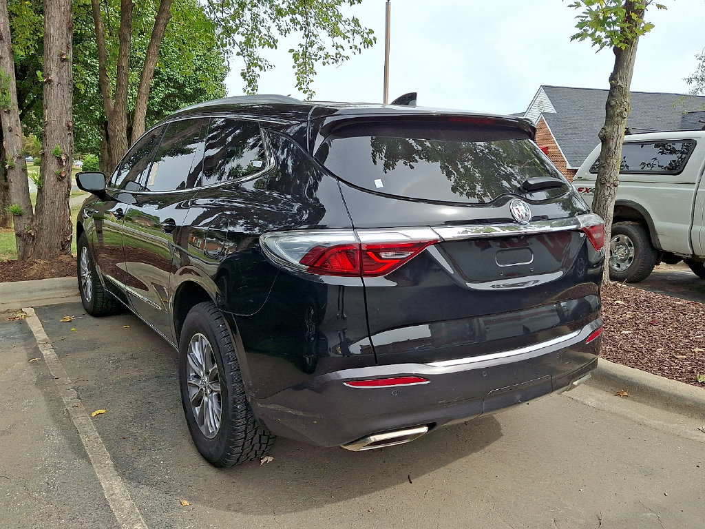 Used 2023 Buick Enclave Essence AWD/4WD image 5