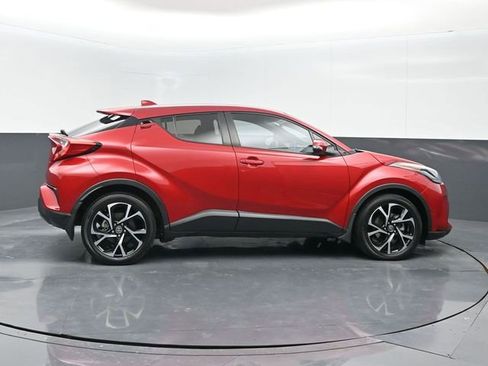 Used 2022 Toyota C-HR XLE image 8