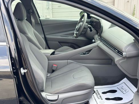 Used 2025 Hyundai Elantra SEL FWD image 14