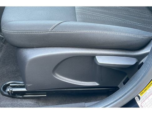 Used 2018 Ford Focus SE FWD image 14