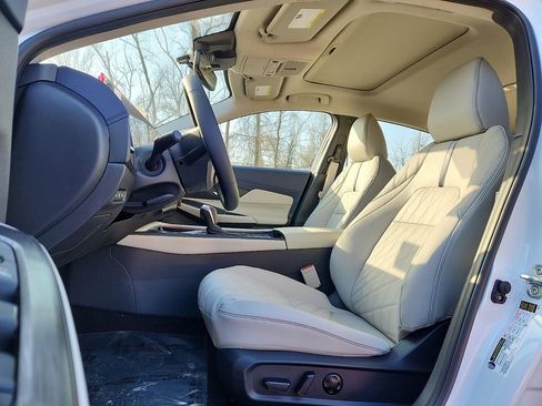 New 2026 Nissan Sentra SL w/ Floor Mat Package FWD image 6