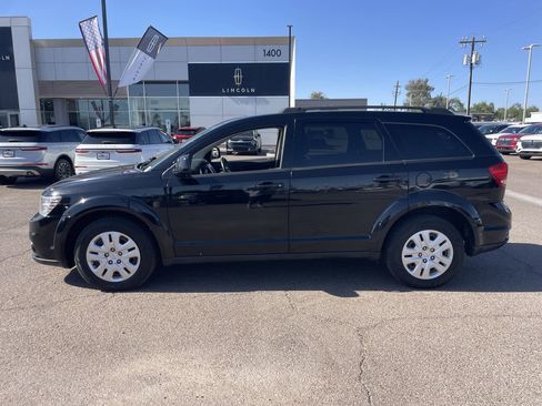 Used 2019 Dodge Journey SE w/ Connectivity Group FWD image 3