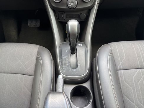 Used 2022 Chevrolet Trax LT w/ Midnight Edition FWD image 24