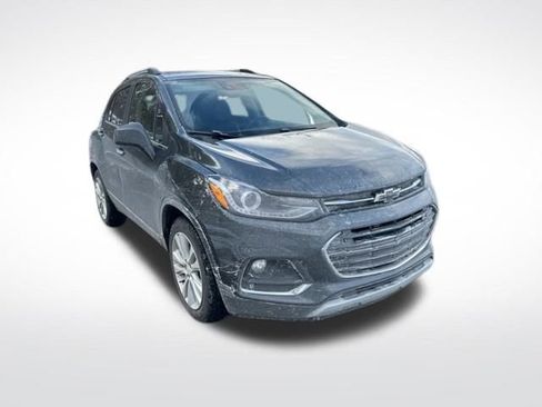 Used 2020 Chevrolet Trax Premier w/ LPO, Cargo Package image 7