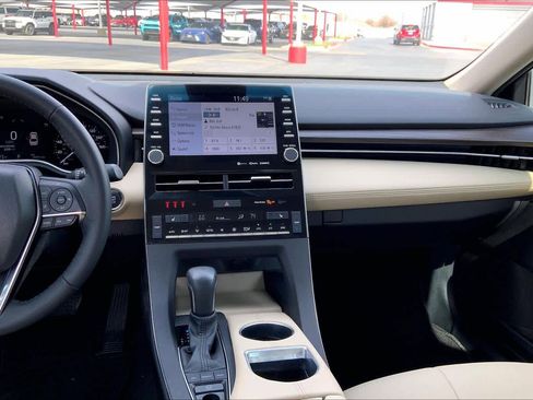 Used 2022 Toyota Avalon XLE image 7