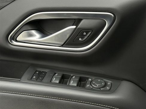 Used 2022 GMC Yukon XL SLT w/ SLT Premium Package image 21