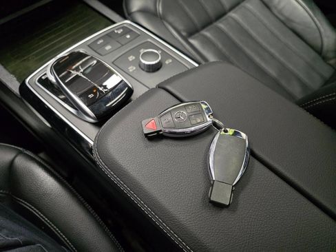 Used 2018 Mercedes-Benz GLS 450 4MATIC image 25