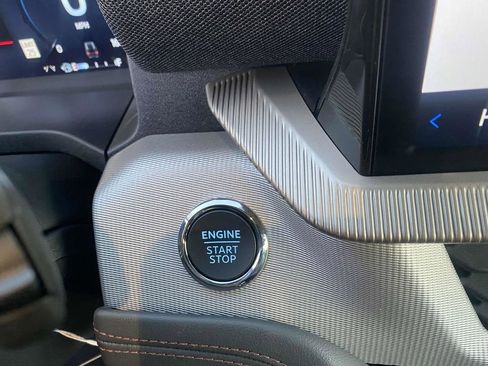 New 2025 Ford Explorer Active image 24