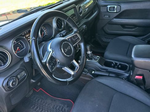 Used 2020 Jeep Wrangler Unlimited Sahara AWD/4WD image 7