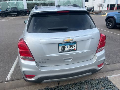 Used 2019 Chevrolet Trax LT w/ LT Convenience Package image 4