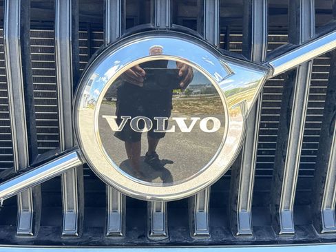 Used 2022 Volvo XC60 B5 Momentum AWD/4WD image 13