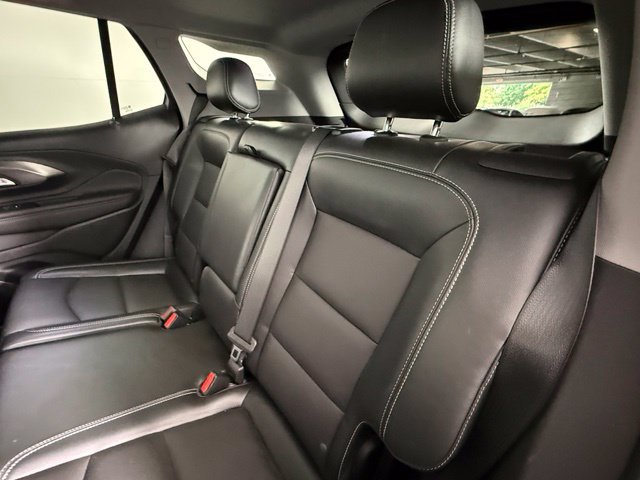 Used 2022 GMC Terrain SLT w/ Tech Package FWD image 18