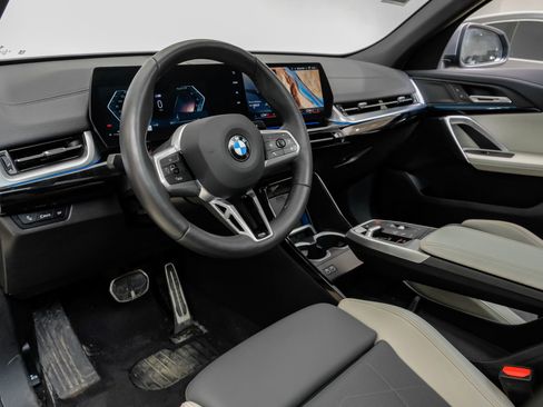 Used 2025 BMW X2 xDrive28i image 3
