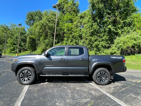 Used 2021 Toyota Tacoma TRD Sport AWD/4WD image 6